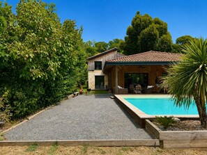 Unclassified image, 3 of 51, button - Villa with pool, sleeps 8, 4,500 m² garden, Bordeaux (Latresne)