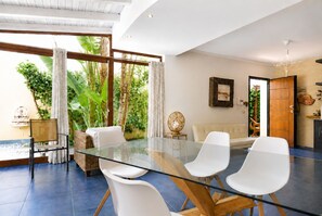 Autumn, Kitchen, Living Room, Spring, Summer
