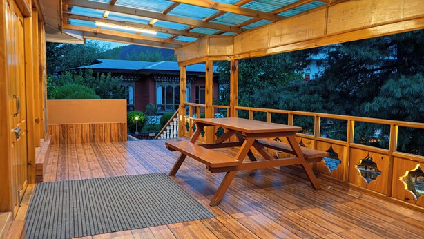 Outdoor dining - Metta Resort & Spa (Paro)
