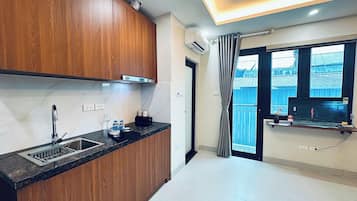 Deluxe Studio, City View | Private kitchen | Fridge, microwave, stovetop