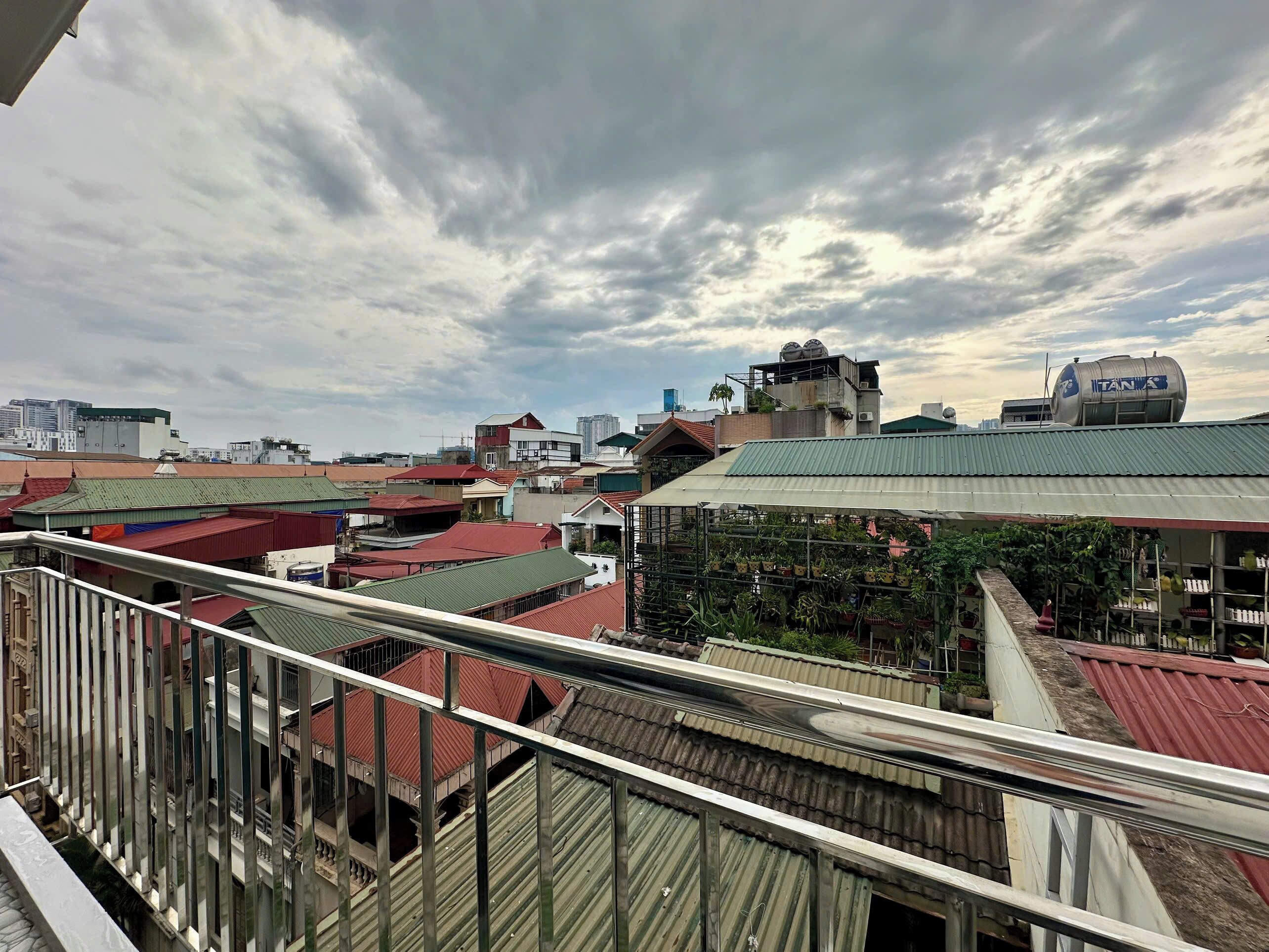 A residential area with various buildings, including a structure with a green roof and a water tank on top.
