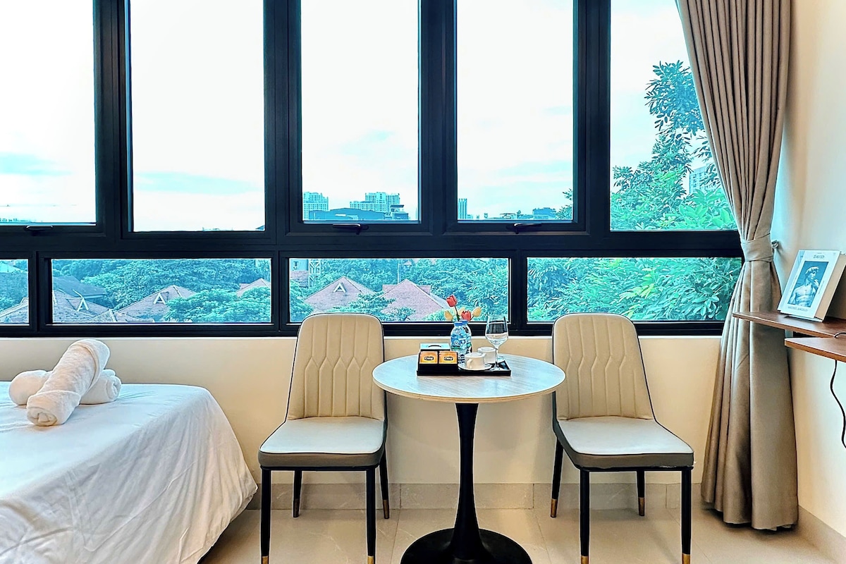Premium Studio, Balcony, City View | WiFi (free)