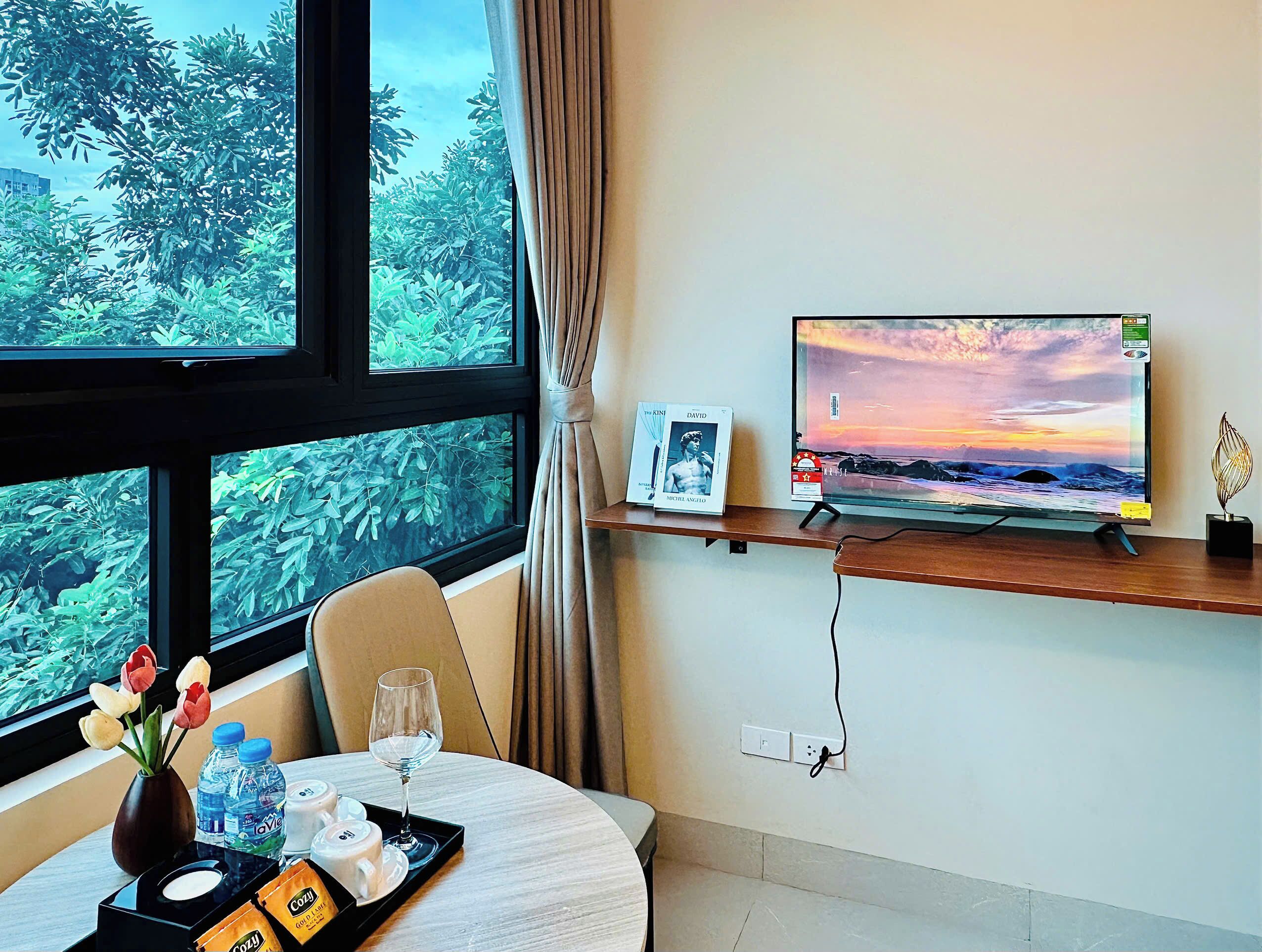 Premium Studio, Balcony, City View | Interior