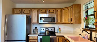 Cedar Chalet | 100-Mile Views + Hot Tub