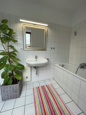 Bathroom - Two rooms with a balcony (Borgholzhausen)