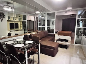 Living area - Yare 1Br Condo Beautifully Designed Facing Mall of Asia at Shell Residences (Pasay)