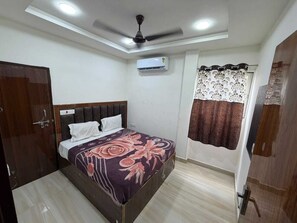 Deluxe Room - Om Home Stay (Agra)