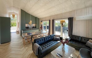 Smart TV - Nice home in Væggerløse with sauna (Væggerløse)