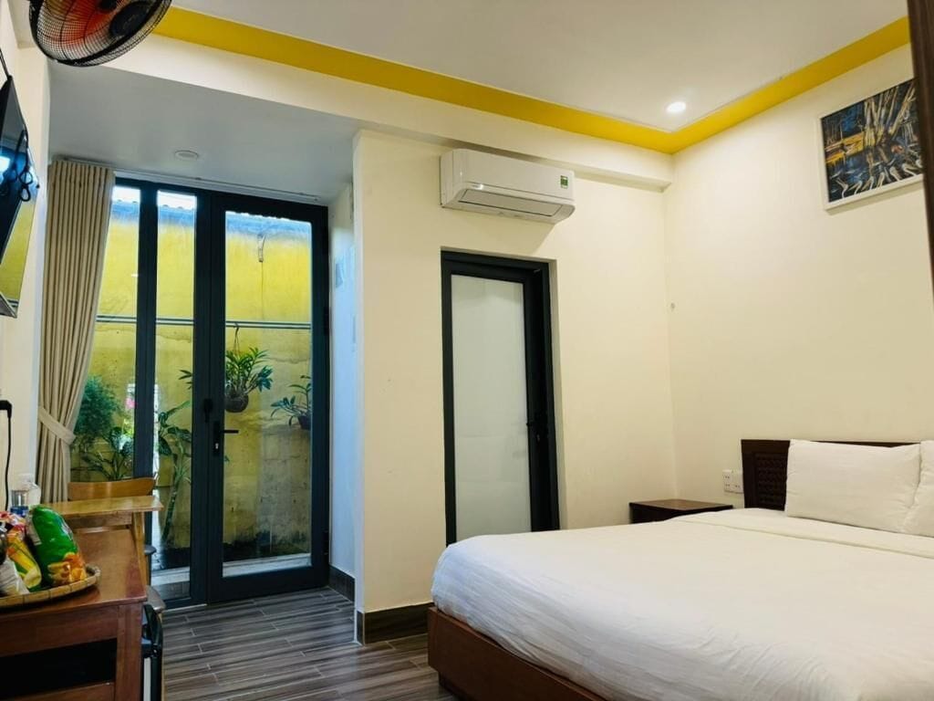 Standard Double Room | Blackout drapes, soundproofing, iron/ironing board, WiFi (free)