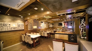 Dining - Hotel Royal Phoenix (Agra)