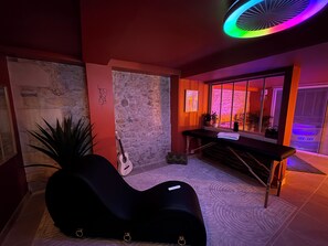 Unclassified image, 4 of 17, button - Love-Room Poitiers Futuroscope (Migné-Auxances)