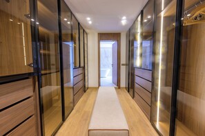 A modern hallway with glass-fronted wardrobes and a central carpeted path. - Villa Yasmine – Luxury villa with pools, hammam, and gym in Marrakech (Douar Moulay Abbas)