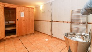 Bathroom - Boat House (Aberdeen)
