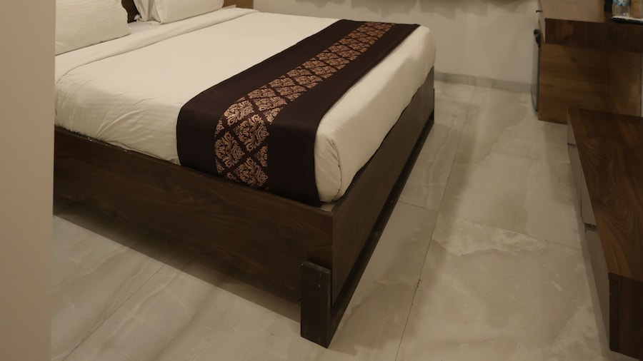 Elegant Gold Hotel