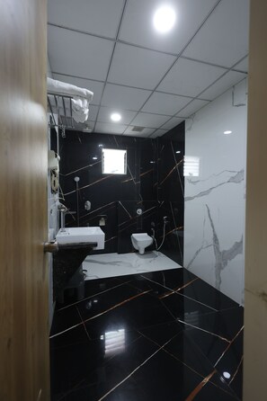 Shower, slippers, towels, soap - Elegant Gold Hotel (Surat)