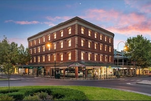 Unclassified image, 4 of 13, button - Webb & Co Mid-Rise Apartment (Bendigo)