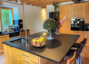 Private kitchen - Vrbo Property (Neydens)