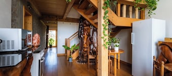 Large 7-bedroom house with a garden and artwork, sleeps up to 17 people