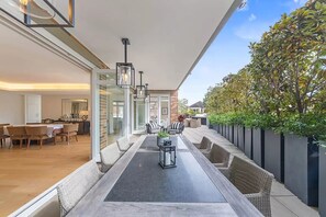 Outdoor dining - Grand Mosman Village Penthouse (Mosman)