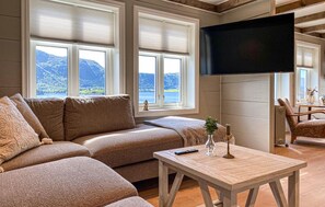 Living area - Gorgeous home in Fiskåbygd with house a panoramic view (Fiskåbygd)
