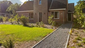 A modern two-story house with a gravel driveway leading to the entrance. - Vakantiepark De Wiltzangh - De Havezate Wellness by Interhome (Ruinen)