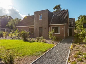 A modern two-story house with a gravel driveway leading to the entrance. - Vakantiepark De Wiltzangh - De Havezate Wellness by Interhome (Ruinen)