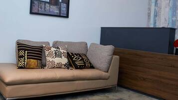 Departamento Deluxe, balcón, vista a la ciudad | Lobby