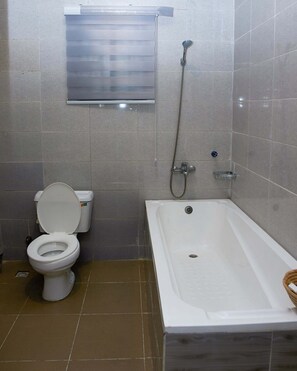 Deluxe-Apartment, Balkon, Stadtblick | Badezimmer