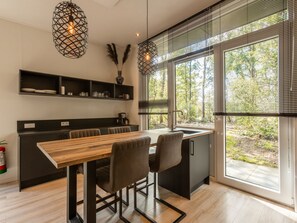 Dining - De Wiltzangh - Bosrand Wellness Cabin Premium | 2p by Interhome (Ruinen)