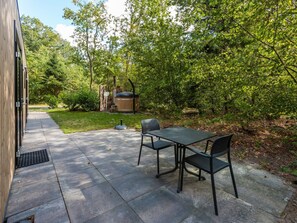 Outdoor dining - De Wiltzangh - Bosrand Wellness Cabin Premium | 2p by Interhome (Ruinen)