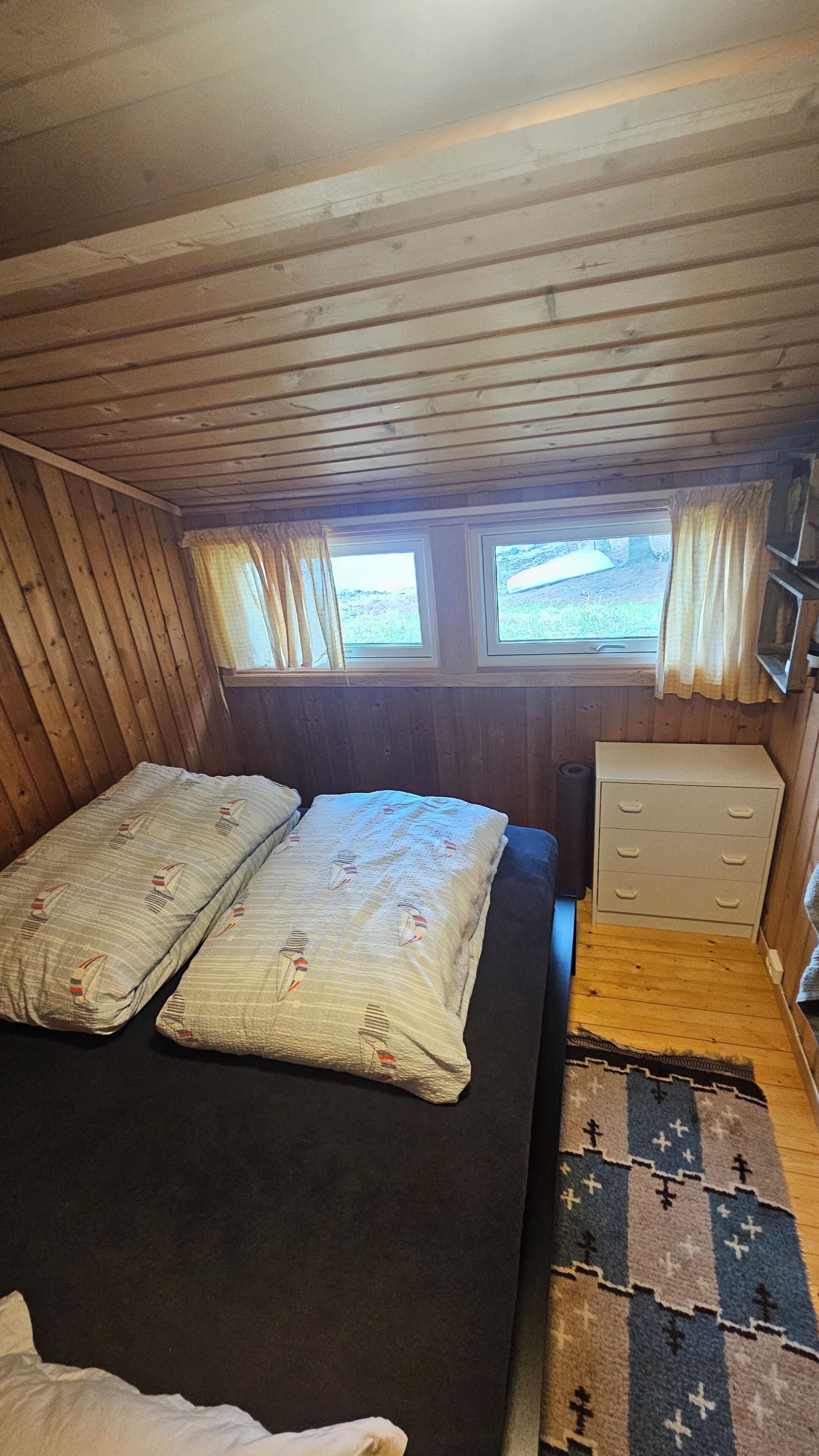 WiFi, bed sheets