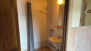 Cottage, Patio, Lake View | Bathroom