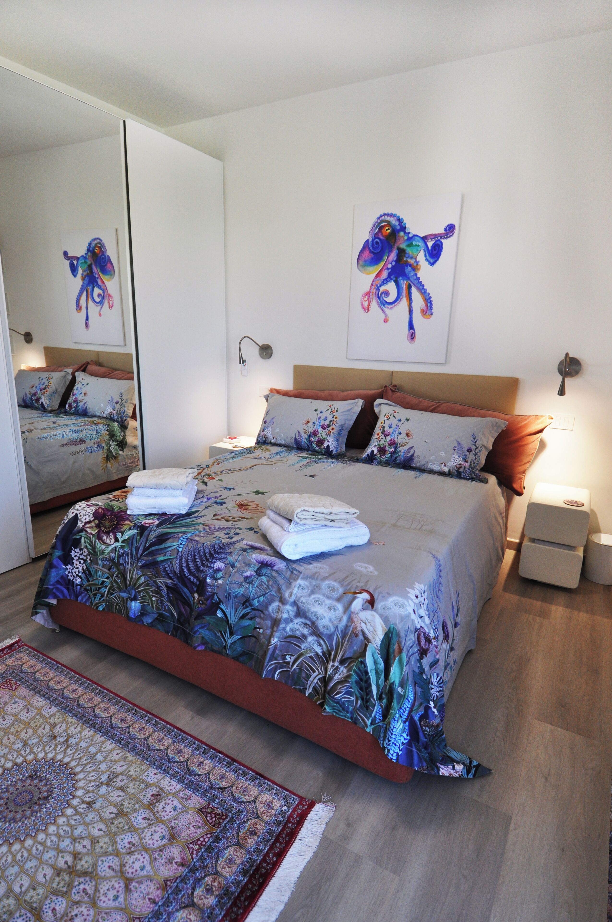 WiFi, bed sheets