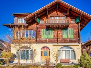 A traditional wooden house with a balcony, large windows, and a front door. - Berna 2. Stock Appartement/Fewo, Bad, WC, 2 Schlafräume 4-Bettwohnung by Interhome (Lenk)