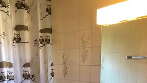 Towels - Siebenbrunnen Appartement/Fewo, Bad, WC, 1 Schlafraum 2-Bettwohnung by Interhome (Lenk)