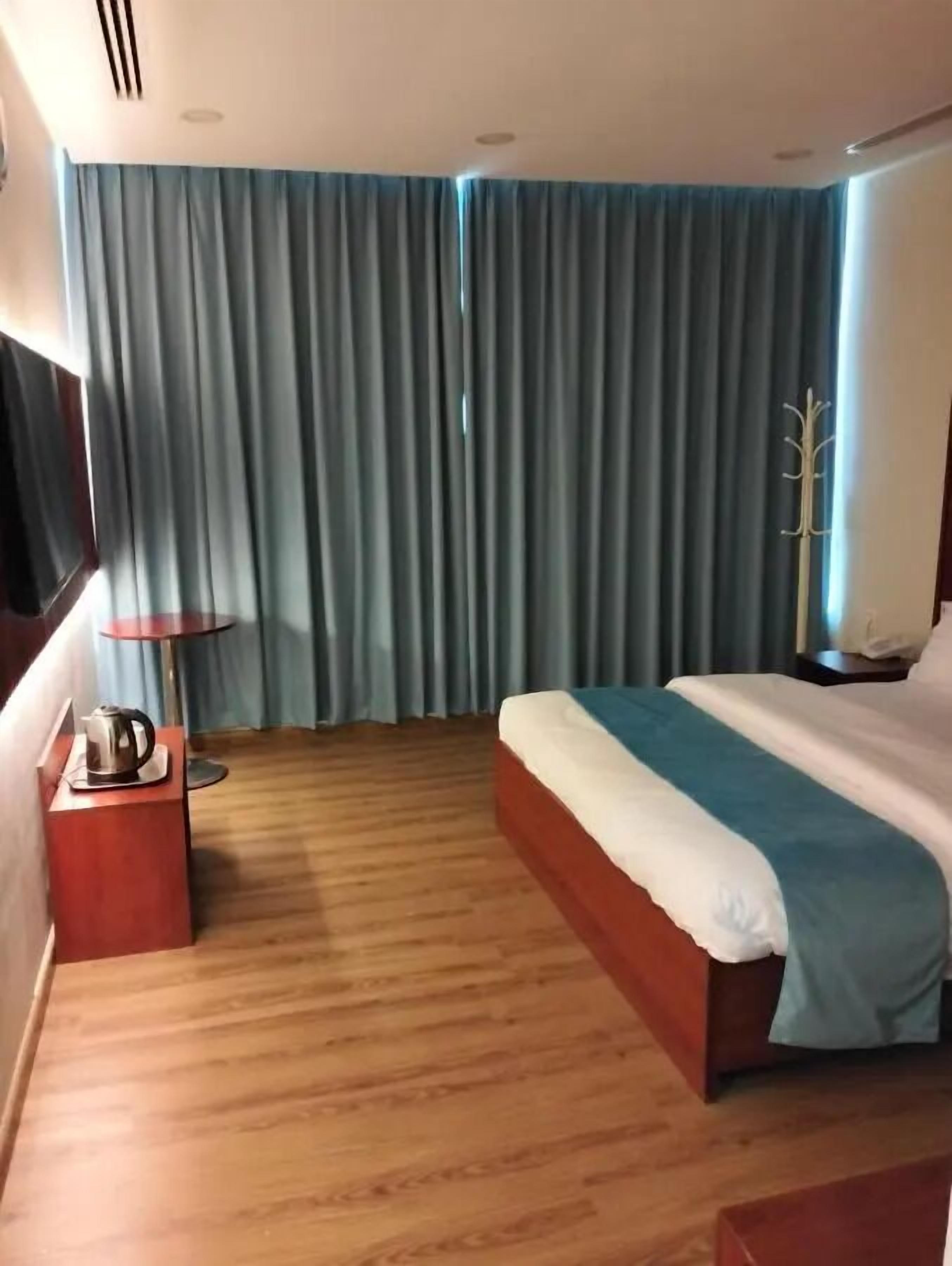 Executive Suite, City View