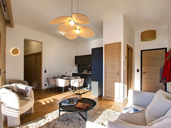 Living area - Top-floor apartment, piste view - 6 guests (Huez)