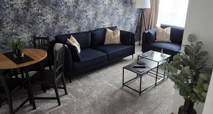 2-bed Apartment, Sleeps 4 With Parking & Garden