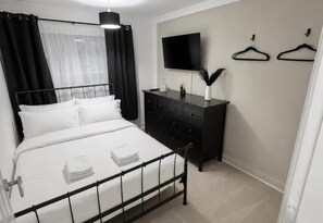 Room - 2-bed Apartment, Sleeps 4 With Parking & Garden (Shrewsbury)