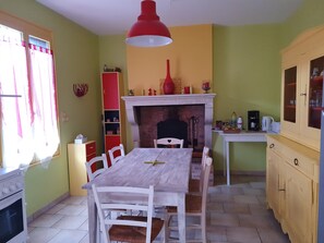 Dining - Vrbo Property (Brienne-le-Château)
