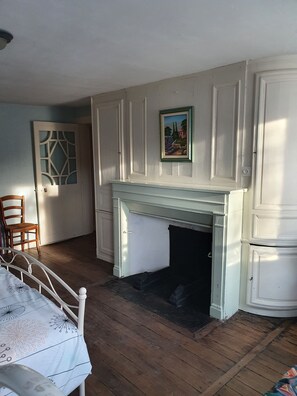 Room - Vrbo Property (Brienne-le-Château)