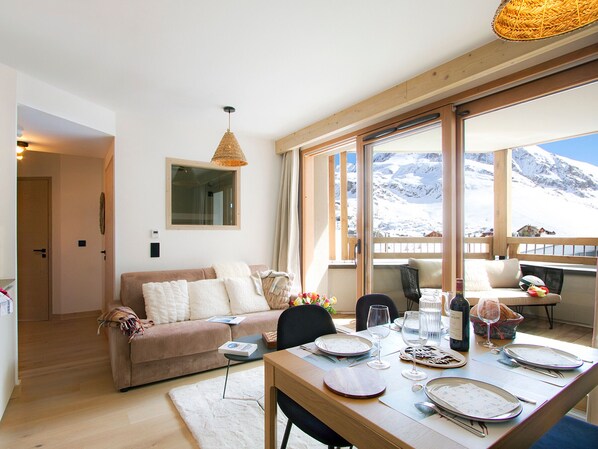 Interior - Apartment, ski-in/ski-out, piste view (Huez)