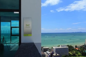 A DAY LOUNGE sign with a view of the ocean and boats. - 2 Bed Room Sea View Great Place Central (Pattaya)