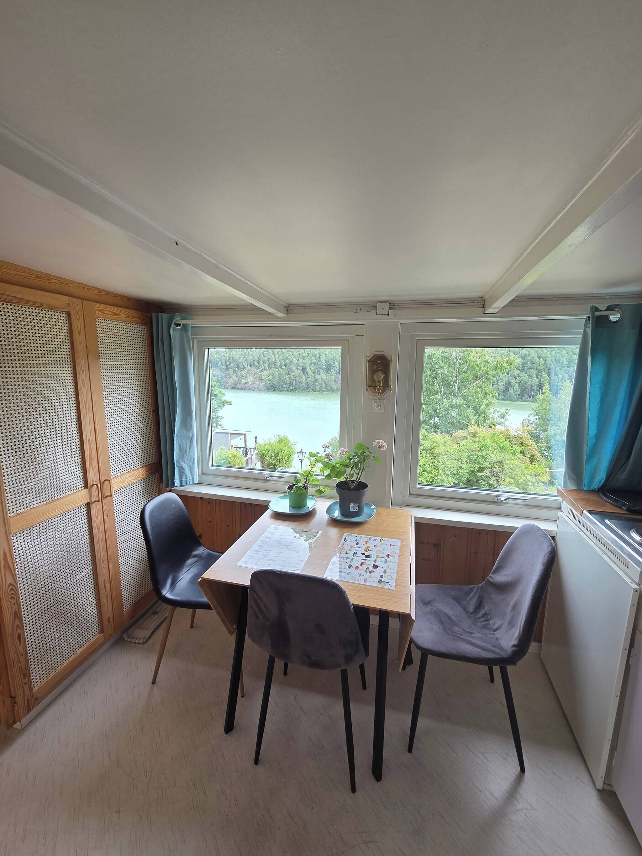 Cabin, 1 Bedroom, Balcony | Dining