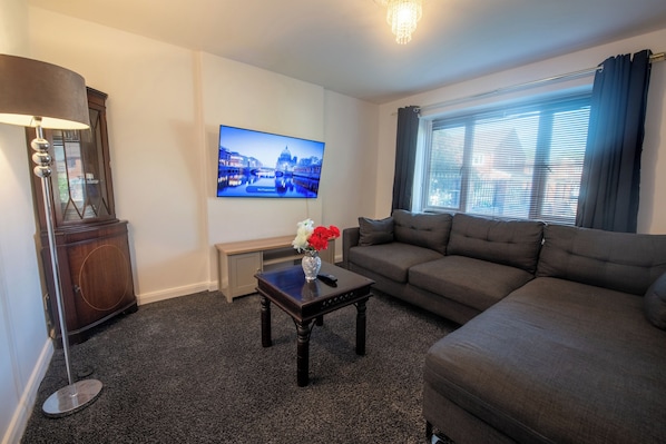 Living area - Peel Grove Luxury- House Manchester (Manchester)