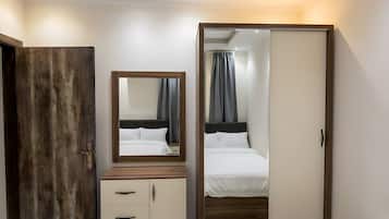 2 chambres, fer et planche à repasser, Wi-Fi, draps fournis