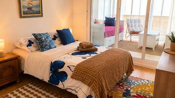 WiFi, bed sheets