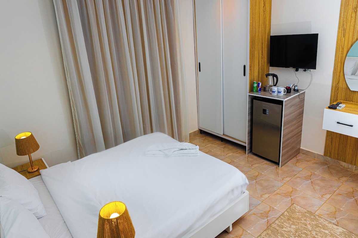 Deluxe kamer, 1 twee- of 2 eenpersoonsbedden, uitzicht op de woestijn | Een bureau, gratis wifi