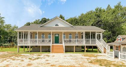 3 Mi to Assateague Beach! Home w/ Furnished Deck