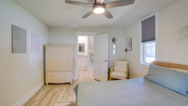 A bedroom with a bed, a chair, a wardrobe, and a ceiling fan. - 7 Mi to Roaring River State Park! Gem w/ Fire Pit (Cassville)